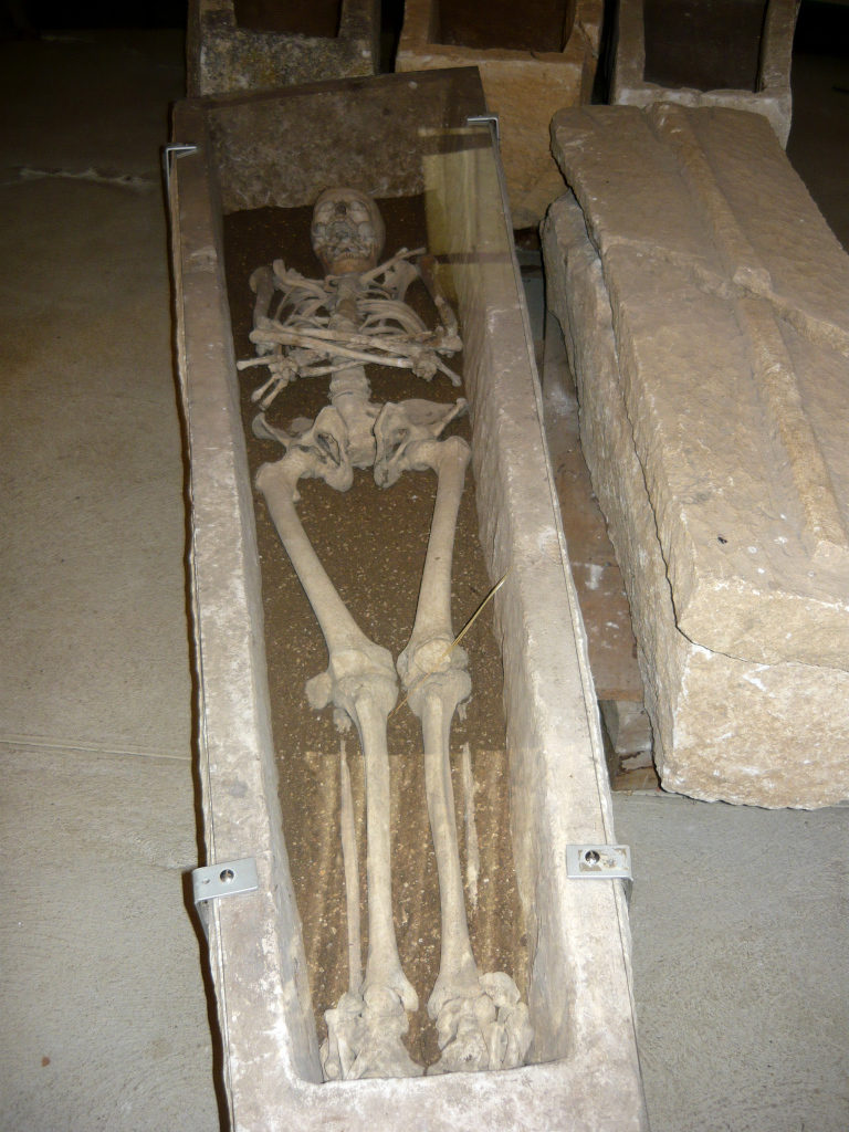 Photo d'un sarcophage mérovingien